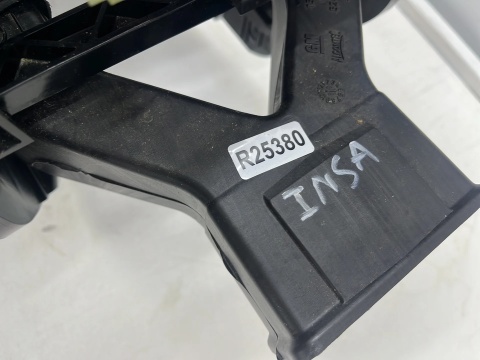 Tunel środkowy Opel Insignia A 08-17r. podłokietnik uchwyt na kubki EU 13242034