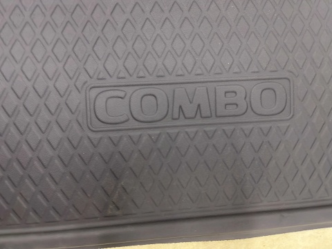 Wykładzina Opel Combo D Doblo 2 II 10-22r. NOWA plastikowa wanna bagażnika wycieraczka 95599089
