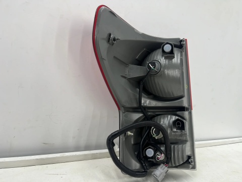Lampa Toyota Tundra II Pick-up 07-13r. NOWA prawa tylna EU Oryginalna w błotnik prawy tył 81550-0c070