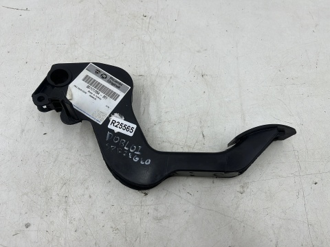 Pedał sprzęgła Fiat Doblo 1 I 00-10r. EUROPA NOWY ORYGINALNY 71717994