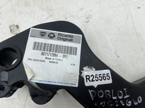 Pedał sprzęgła Fiat Doblo 1 I 00-10r. EUROPA NOWY ORYGINALNY 71717994