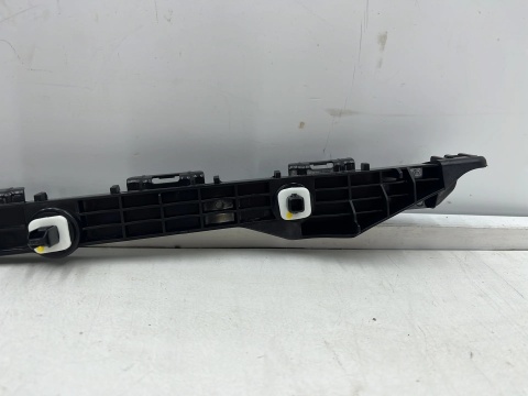 Ślizg Toyota Corolla E16 E17 13-19r. lewe tylne mocowanie zderzaka wspornik lewy tył 52576-02120