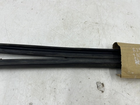 Uszczelka Opel Insignia A 08-17r. guma lewych przednich drzwi 360574169