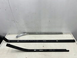 Zawias drzwi Renault Trafic Talento Vivaro 14r.- prowadnica szyna prawa