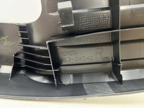 Listwa Toyota Hilux 8 VIII 15-26r. prawa tylna nakładka rant narożnik zderzaka NOWA ORYGINALNA 52163-0k040