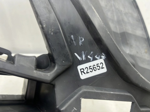 Ślizg Mercedes w447 Vito 14r.- prawe przednie mocowanie wspornik uchwyt zderzaka a4478850116