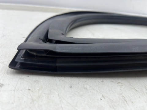 Uszczelka Land Cruiser J70 84-03r. NOWA prawa guma szyby klapy bagażnika szyby 68291-90K00