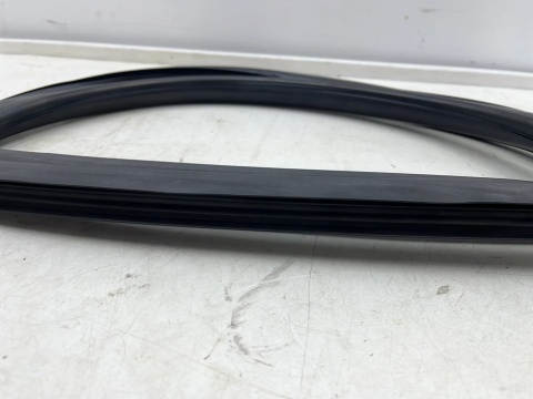 Uszczelka Land Cruiser J70 84-03r. NOWA prawa guma szyby klapy bagażnika szyby 68291-90K00
