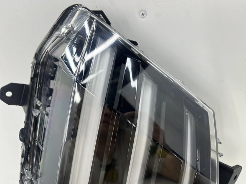 Lampa reflektor Peugeot 208 II 2008 II LIFT 23r.- PRAWY przedni LED DRL w zderzak światło do jazdy dziennej 9850423580