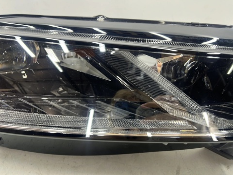 Lampa reflektor Skoda Octavia 4 IV 19-24r. PRAWA przednia Full LED EU Crystal Lighting oryginalna prawy przód EU 5e4941016a