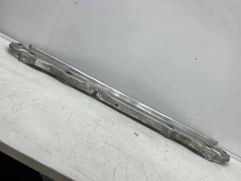Pas przedni Mercedes w213 16-20r. wzmocnienie belka górna oryginalny a2136260600