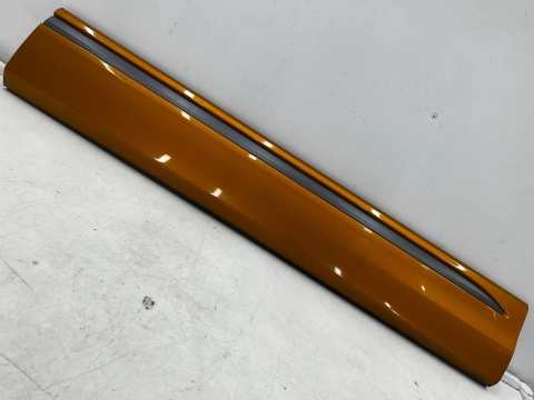 Listwa Audi Q8 18r.- prawa przednia dolna nakładka drzwi bocznych prawy przód 4m8853960d