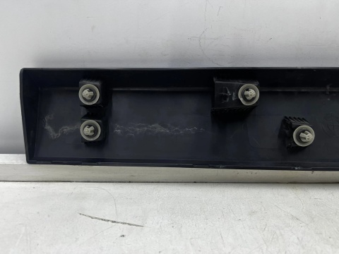 Listwa BMW X1 F48 15-22r. prawa tylna nakładka dolna drzwi prawy tył 7352094