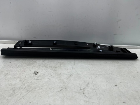 Listwa Opel Mokka B Mokka-e 20r.- prawa tylna nakładka dolna drzwi prawy tył 9841010780