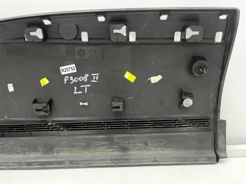 Listwa Peugeot 3008 II 16-24r. lewa tylna nakładka dolna drzwi lewy tył 9811404577
