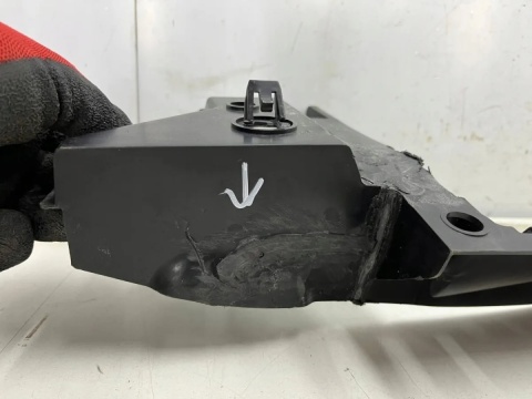 Osłona chłodnicy Mazda 3 IV BP 19r.- DOLNA kierownica powietrza pasa wlot