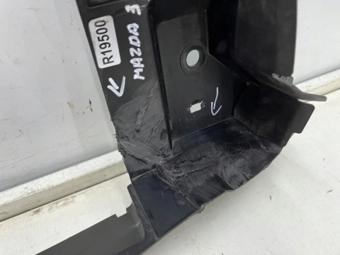 Osłona chłodnicy Mazda 3 IV BP 19r.- DOLNA kierownica powietrza pasa wlot