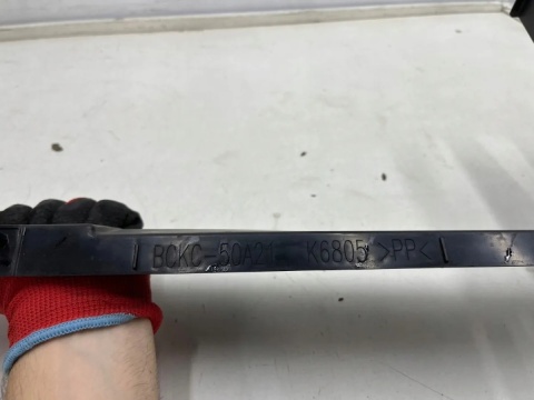 Osłona chłodnicy Mazda 3 IV BP 19r.- DOLNA kierownica powietrza pasa wlot