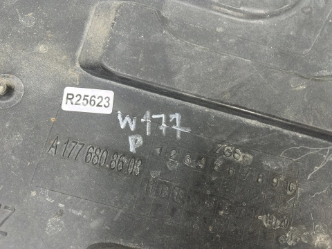 Osłona podwozia Mercedes W177 18r.- prawa dolna płyta boczna oryginalna a1776808603