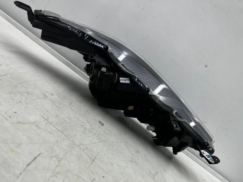Lampa reflektor Toyota Yaris 4 IV XP21 Mazda 2 Hybrid 20r.- lewa przednia Soczewka EU oryginalny lewy przód Koito K0-6
