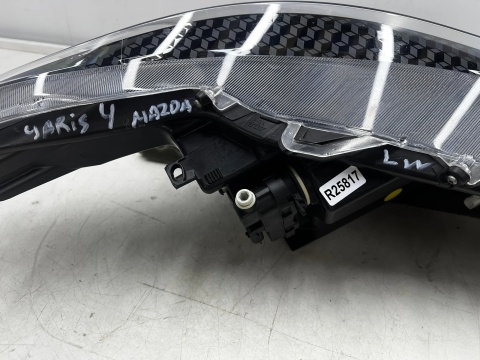 Lampa reflektor Toyota Yaris 4 IV XP21 Mazda 2 Hybrid 20r.- lewa przednia Soczewka EU oryginalny lewy przód Koito K0-6