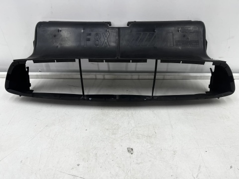 Osłona chłodnicy BMW M3 F80 M4 F82 F83 14-21r. DOLNA kierownica powietrza pasa przedniego wlot intercoolera atrapy 8055843