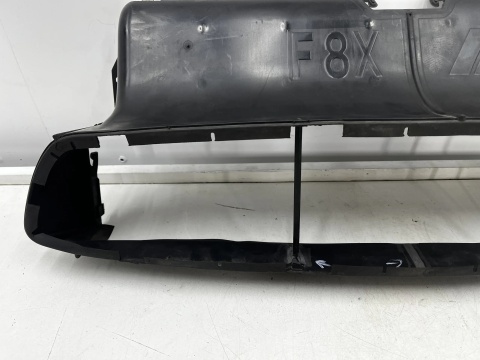 Osłona chłodnicy BMW M3 F80 M4 F82 F83 14-21r. DOLNA kierownica powietrza pasa przedniego wlot intercoolera atrapy 8055843