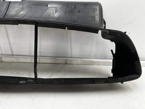 Osłona chłodnicy BMW M3 F80 M4 F82 F83 14-21r. DOLNA kierownica powietrza pasa przedniego wlot intercoolera atrapy 8055843