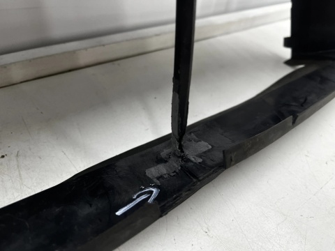 Osłona chłodnicy BMW M3 F80 M4 F82 F83 14-21r. DOLNA kierownica powietrza pasa przedniego wlot intercoolera atrapy 8055843