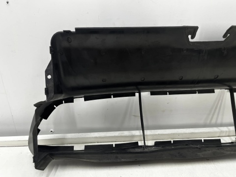 Osłona chłodnicy BMW M3 F80 M4 F82 F83 14-21r. DOLNA kierownica powietrza pasa przedniego wlot intercoolera atrapy 8055843