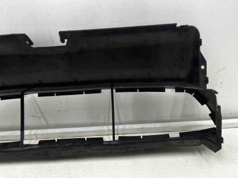 Osłona chłodnicy BMW M3 F80 M4 F82 F83 14-21r. DOLNA kierownica powietrza pasa przedniego wlot intercoolera atrapy 8055843