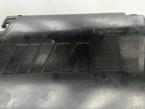 Osłona chłodnicy BMW M3 F80 M4 F82 F83 14-21r. DOLNA kierownica powietrza pasa przedniego wlot intercoolera atrapy 8055843