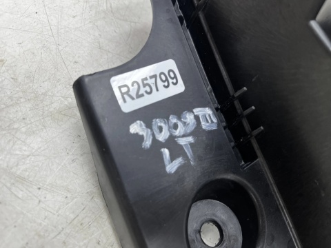 Ślizg Peugeot 3008 III 23r.- lewe tylne mocowanie zderzaka prowadnica lewy tył 9839884280