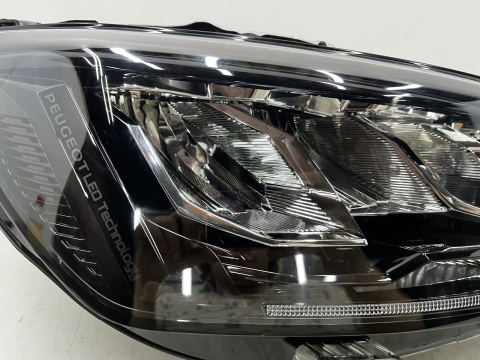 Lampa reflektor Peugeot 208 II 2008 II 19r.- PRAWA przednia full LED Europa 9855524880