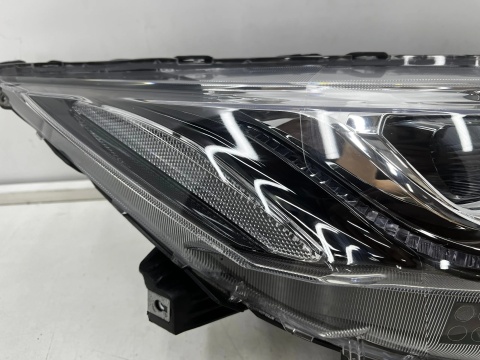 Lampa reflektor Mitsubishi Eclipse Cross 17-20r. PRAWA przednia LED + soczewka Europa 9 pin prawy przód