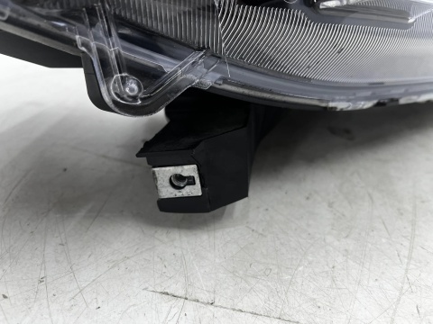 Lampa reflektor Mitsubishi Eclipse Cross 17-20r. PRAWA przednia LED + soczewka Europa 9 pin prawy przód