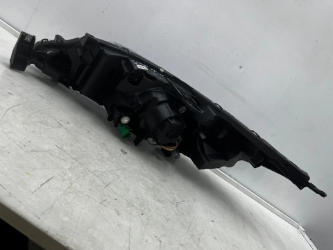 Lampa reflektor Mitsubishi Eclipse Cross 17-20r. PRAWA przednia LED + soczewka Europa 9 pin prawy przód