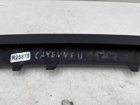 Listwa Porsche Cayenne 2 II 10-17r. przednia listwa zderzaka dokładka ozdobna 7p5807973