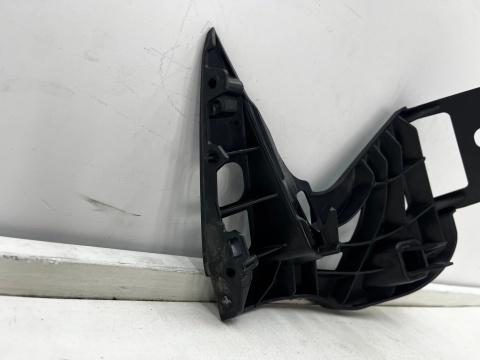 Ślizg BMW G30 G31 przedlift 17-20r. prawe przednie mocowanie zderzaka błotnika wspornik prawy przód 7385348