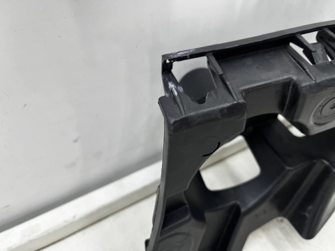 Ślizg Citroen C4X 22r.- prawe tylny mocowanie zderzaka wspornik prawy tył 9858560580