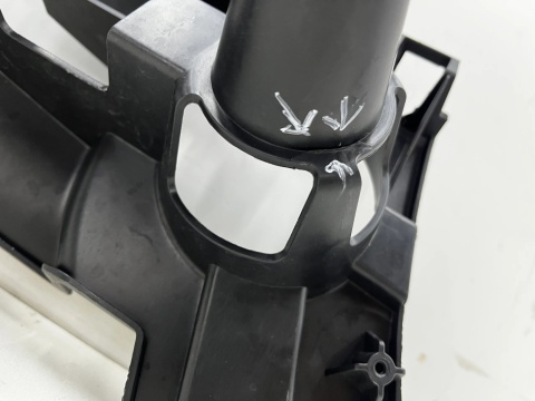 Ślizg Citroen C4X 22r.- prawe tylny mocowanie zderzaka wspornik prawy tył 9858560580