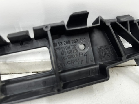Ślizg Opel Meeiva B 10-17r. lewe tylne mocowanie zderzaka wspornik lewy tył 13268252