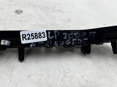 Ślizg Peugeot 2008 II 19r.- lewe przednie mocowanie zderzaka błotnika lewy przód 9825853780
