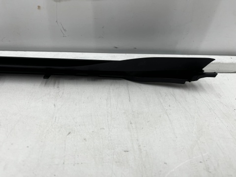 Uszczelka BMW 4 G26 Gran Coupe 21r.- lewa przednia guma szyby czołowej przedniej lewy przód 51137933087