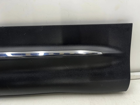 Listwa Mercedes GLB x247 19r.- prawa przednia dolna nakładka drzwi bocznych CHROM strukturalna prawy przód a2477274900