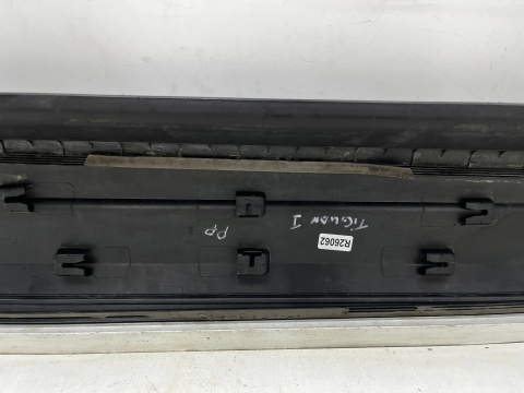 Listwa VW Tiguan I 5n0 07-16r. prawa przednia dolna nakładka drzwi bocznych strukturalna prawy przód 5n0854940d