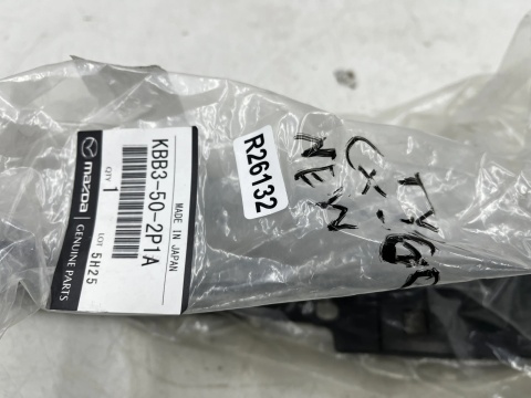 Ślizg Mazda CX-60 CX60 22r.- tylne środkowe mocowanie zderzaka wspornik wzmocnienie tył kbb3-50-2p1a
