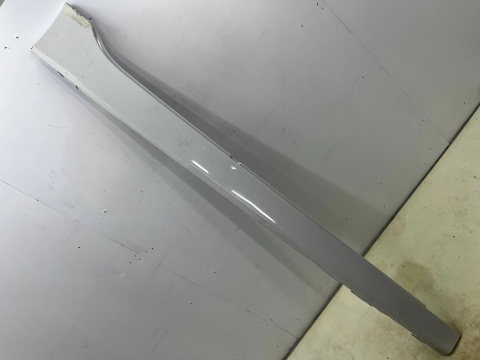Listwa progowa BMW F46 Gran Tourer 14-22r. PRAWA nakładka progu zewnętrzna 7318852