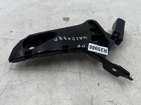 Ślizg Mazda 3 IV BP 19r.- HB 5Drzwi prawe przednie mocowanie zderzaka wspornik błotnika prawy przód bckn500t1