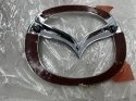 Znaczek Mazda 2 DE 07-14r. znaczek emblemat na klapę bagażnika 110x140mm. ORYGNALNY D65151730